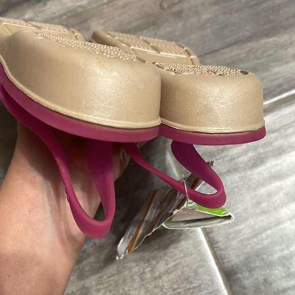 Croc flat for woman size 8. Color block flat. - Picture 4 of 6